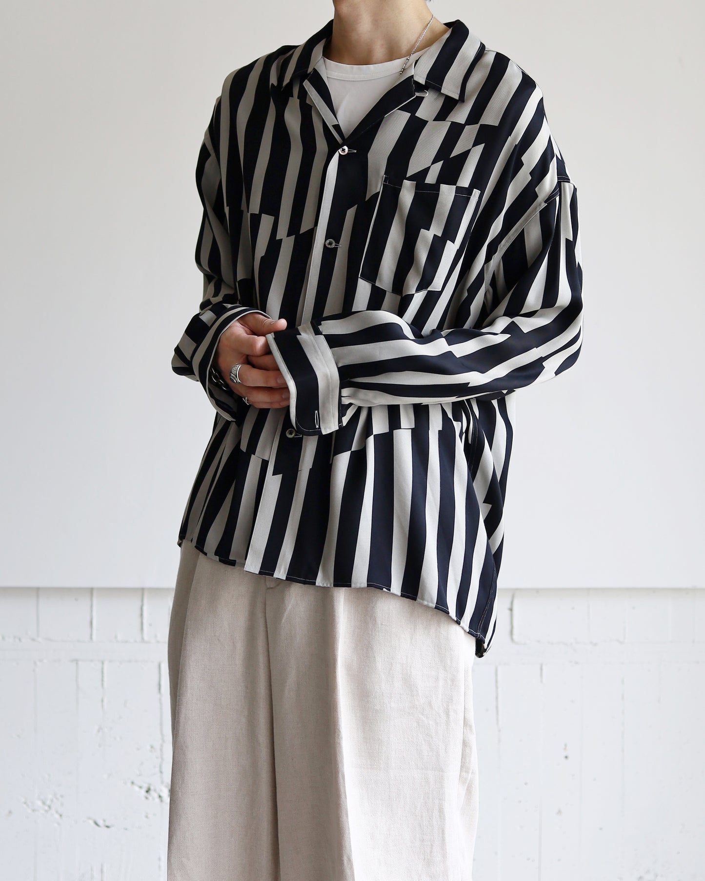 OPEN COLLAR SHIRT "WHITE × BLACK"