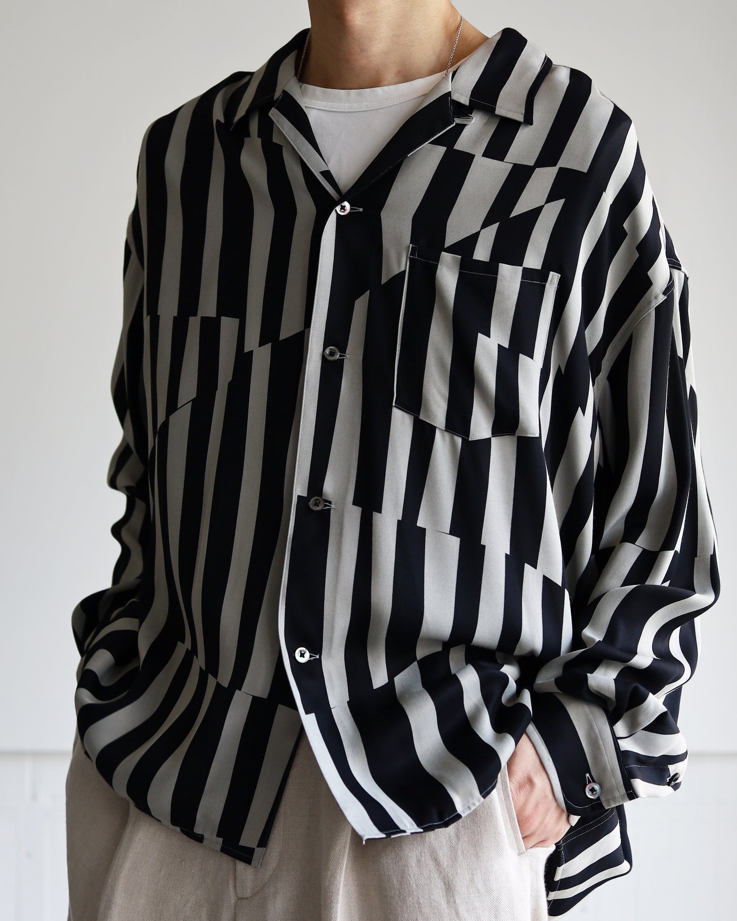 OPEN COLLAR SHIRT "WHITE × BLACK"