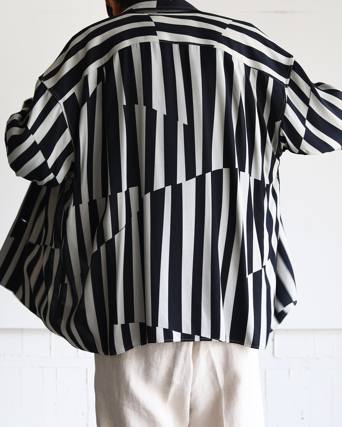 OPEN COLLAR SHIRT "WHITE × BLACK"