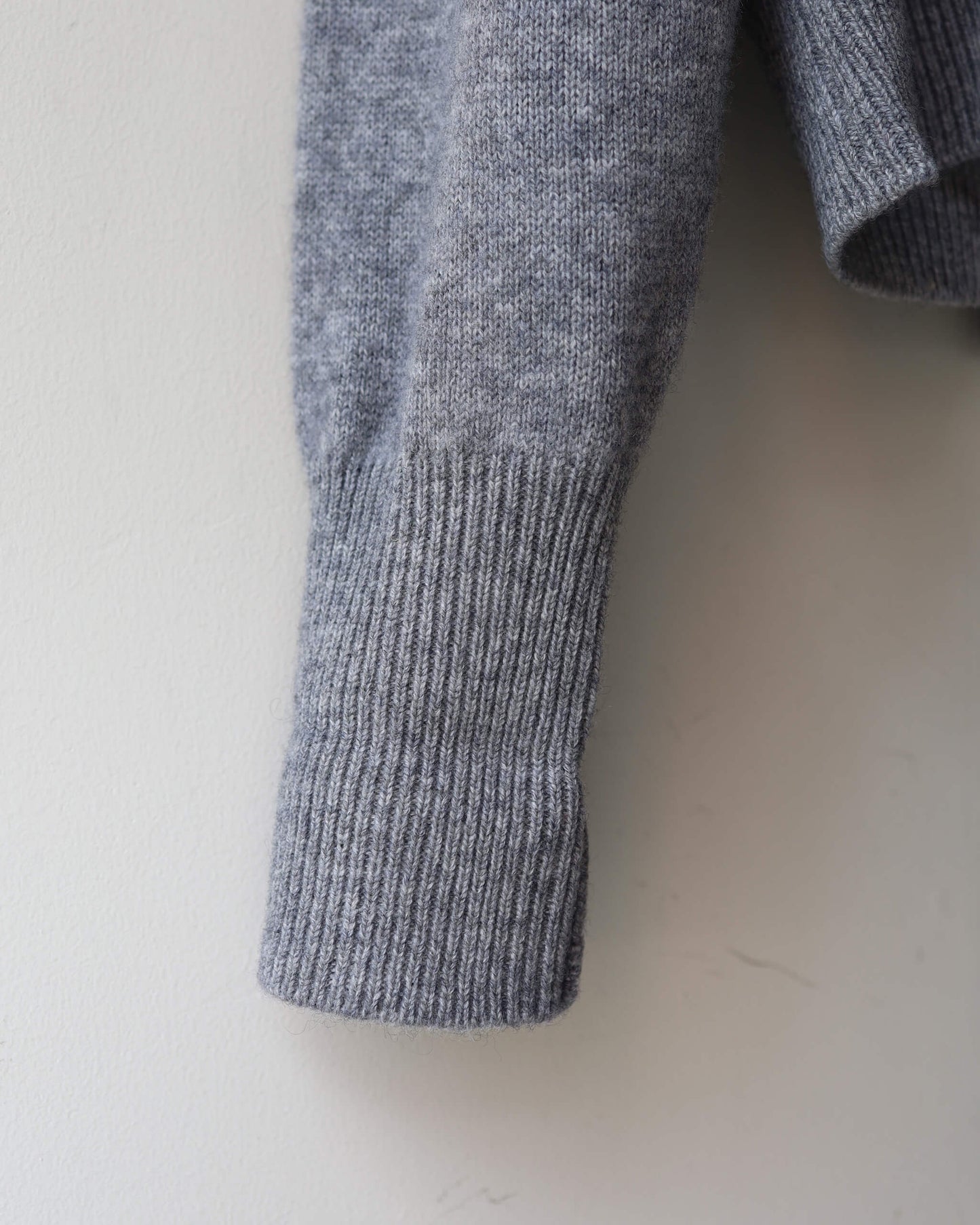 [Exclusive] flower crew cardigan "nezumi"