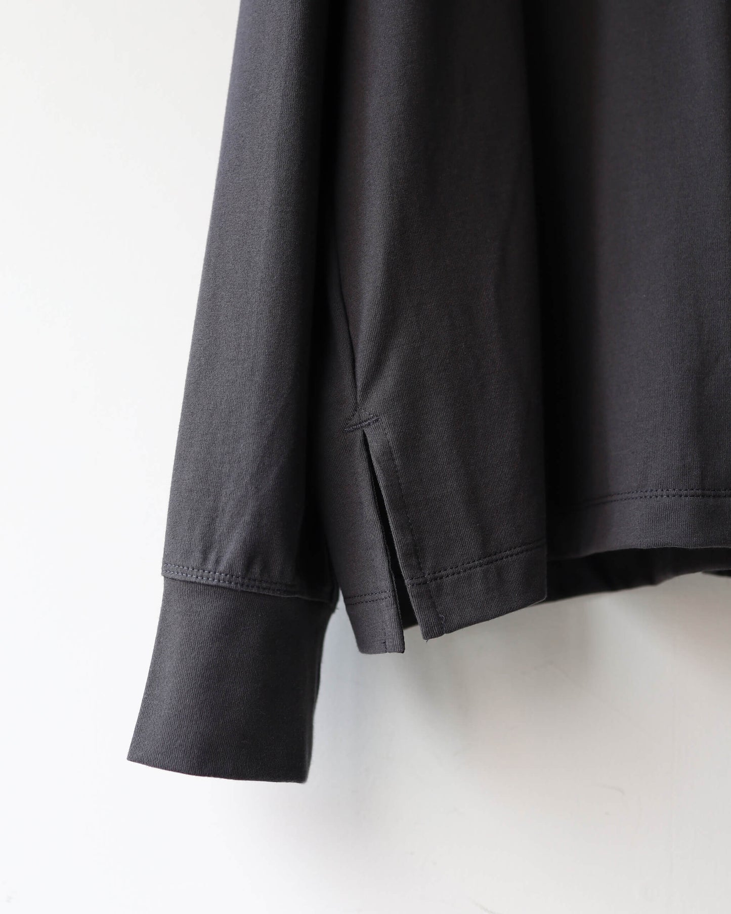 The Pause / CAMELLIA "CHARCOAL GREY"