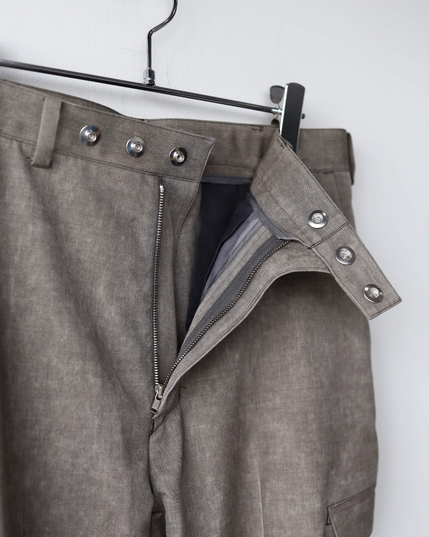 NATURAL DYED  WOOL GABARDINE TROUSERS "KURE"