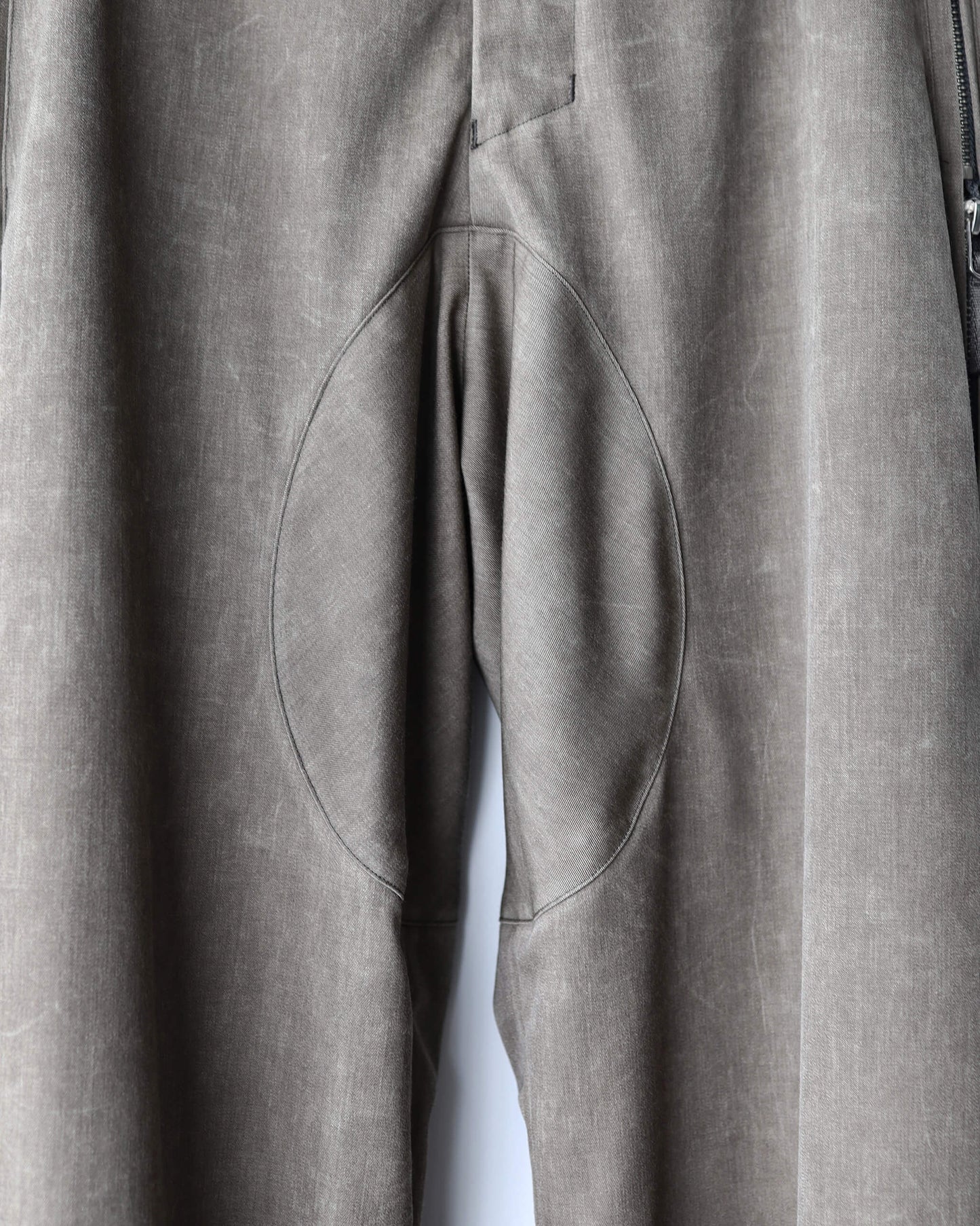 NATURAL DYED WOOL GABARDINE ZIP TROUSERS "KURE"