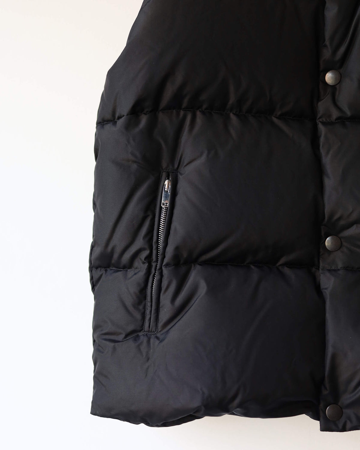 ALPINE SHORT DOWN VEST SILK RIPSTOP "BLACK"
