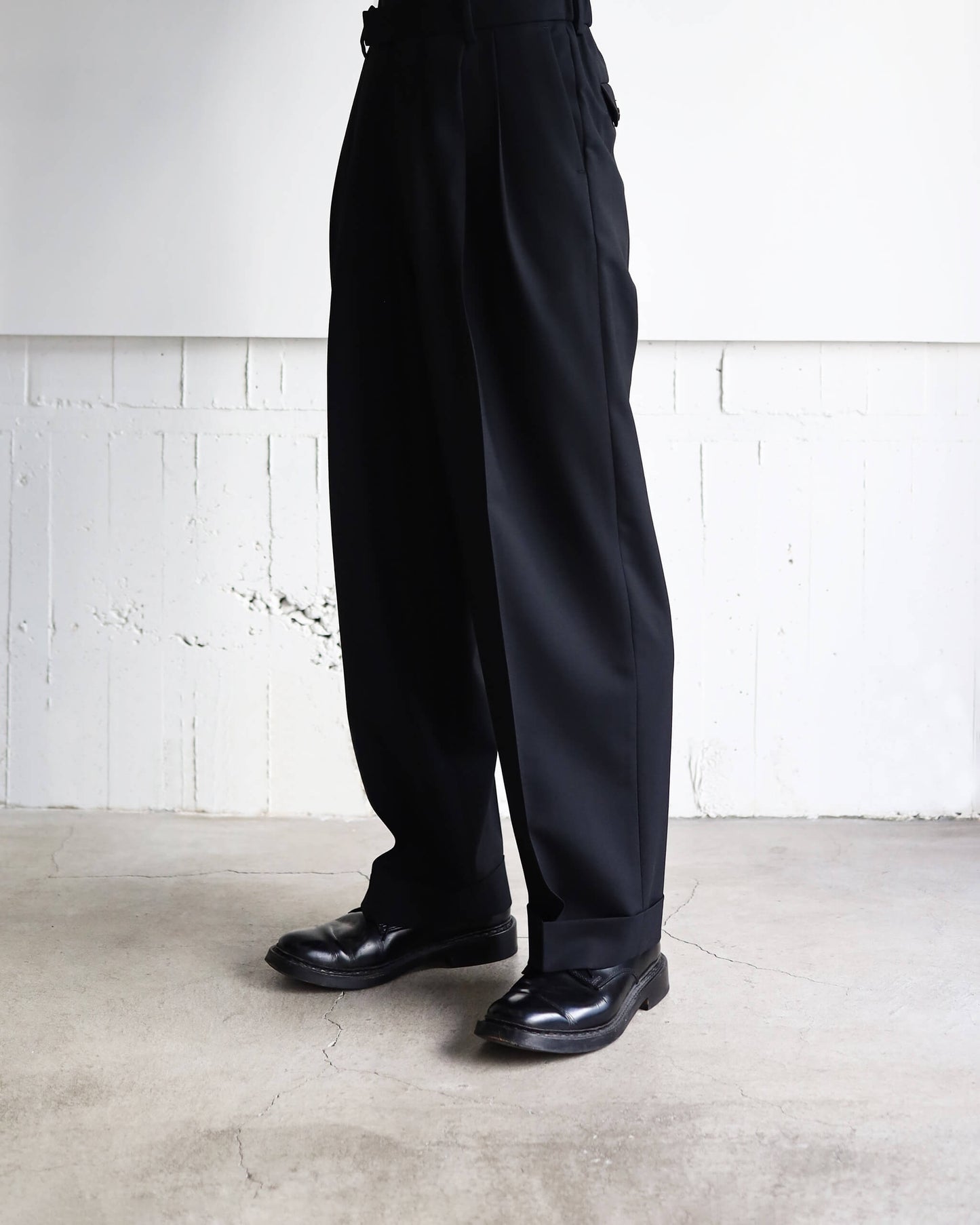ORGANIC WOOL TROPICAL DOUBLE PLEATED CLASSIC WIDE TROUSERS "BLACK"