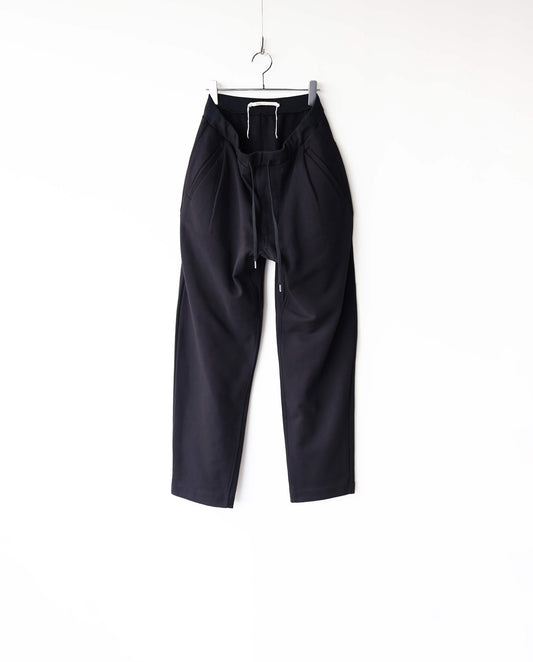 FINE LOOP BACK / PLEAT TRACK TROUSER "BLACK"