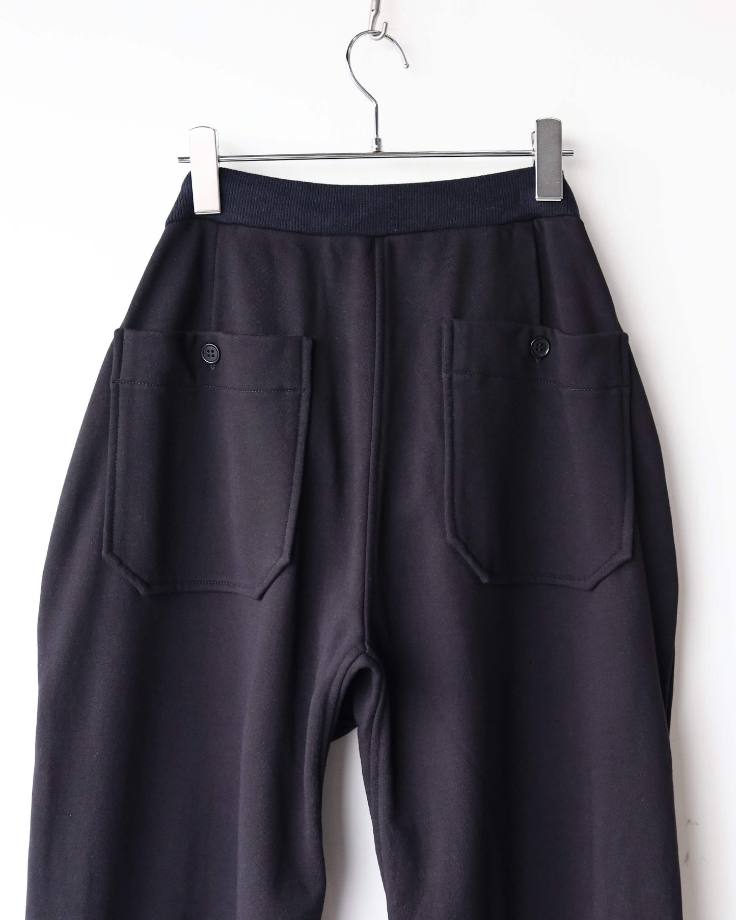 FINE LOOP BACK / PLEAT TRACK TROUSER "BLACK"