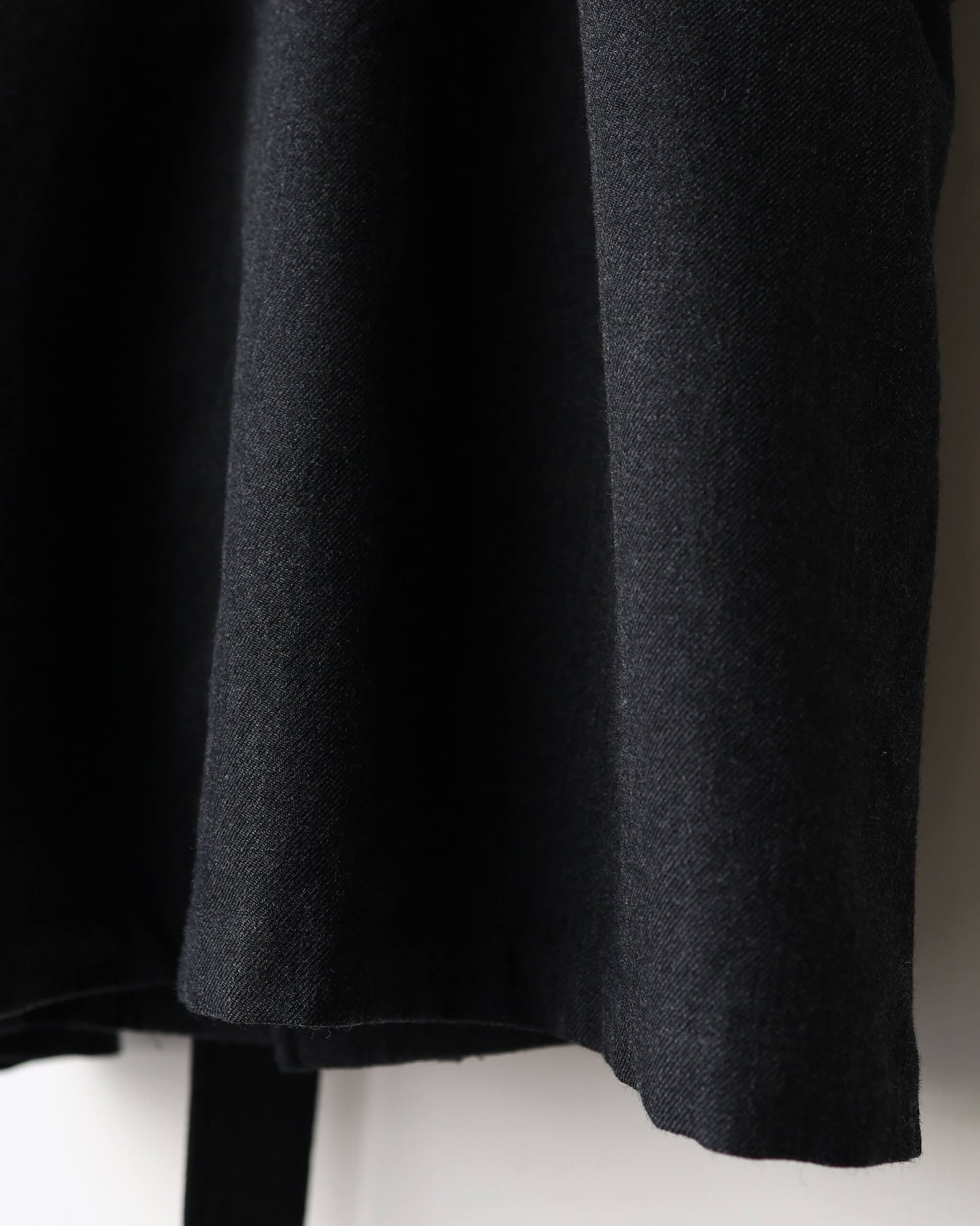 TOUGH WOOL TWIILL / BELTED COAT "CHARCOAL"