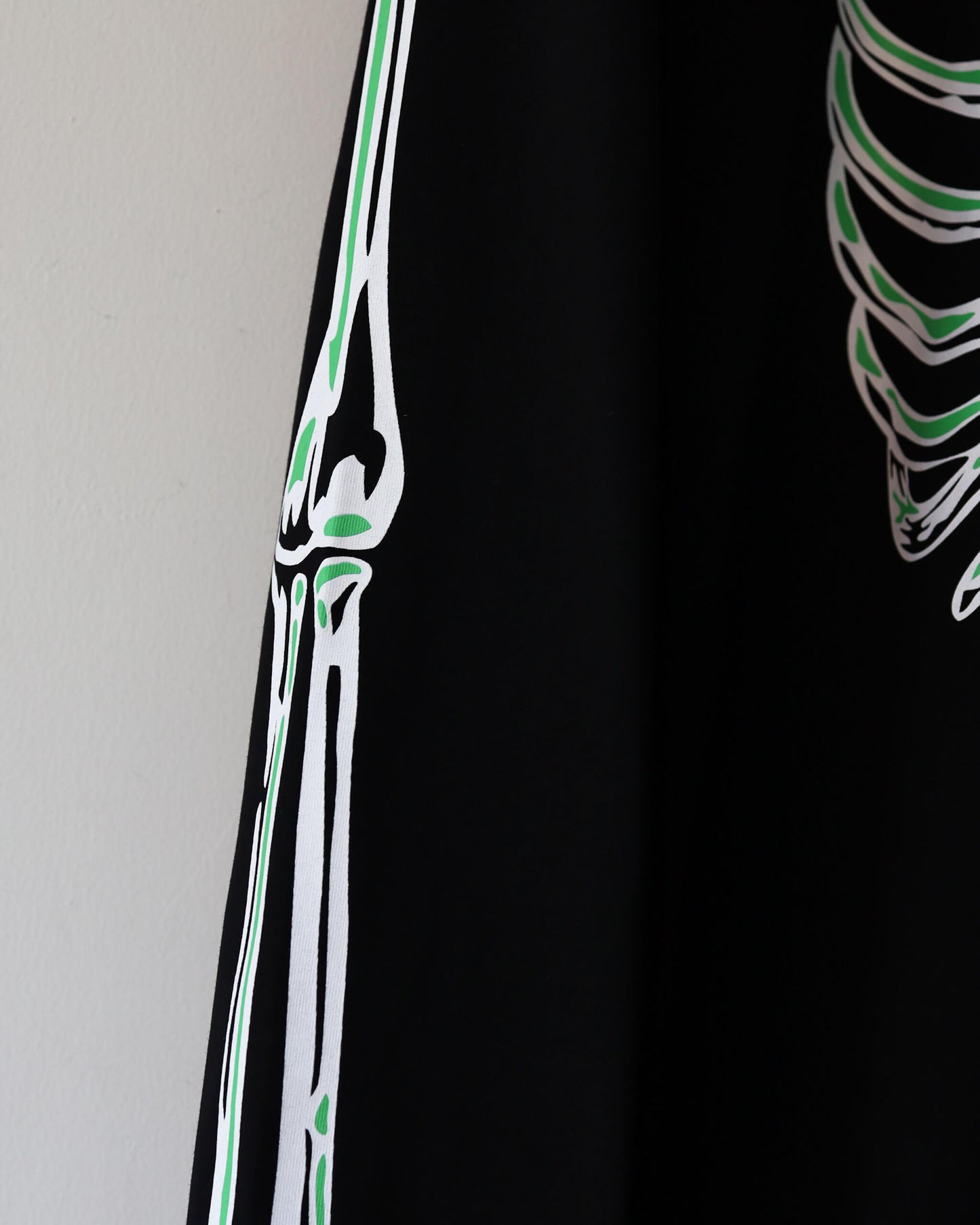BONES L/S TEE "BLACK"