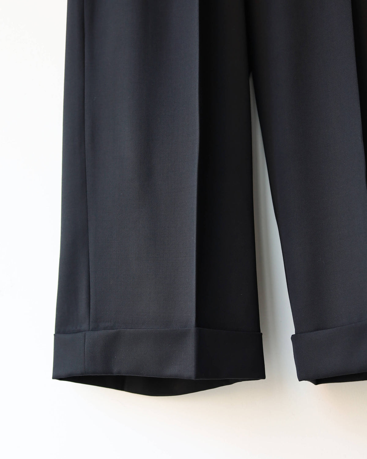 TUCK WIDE PANTS "BLACK"