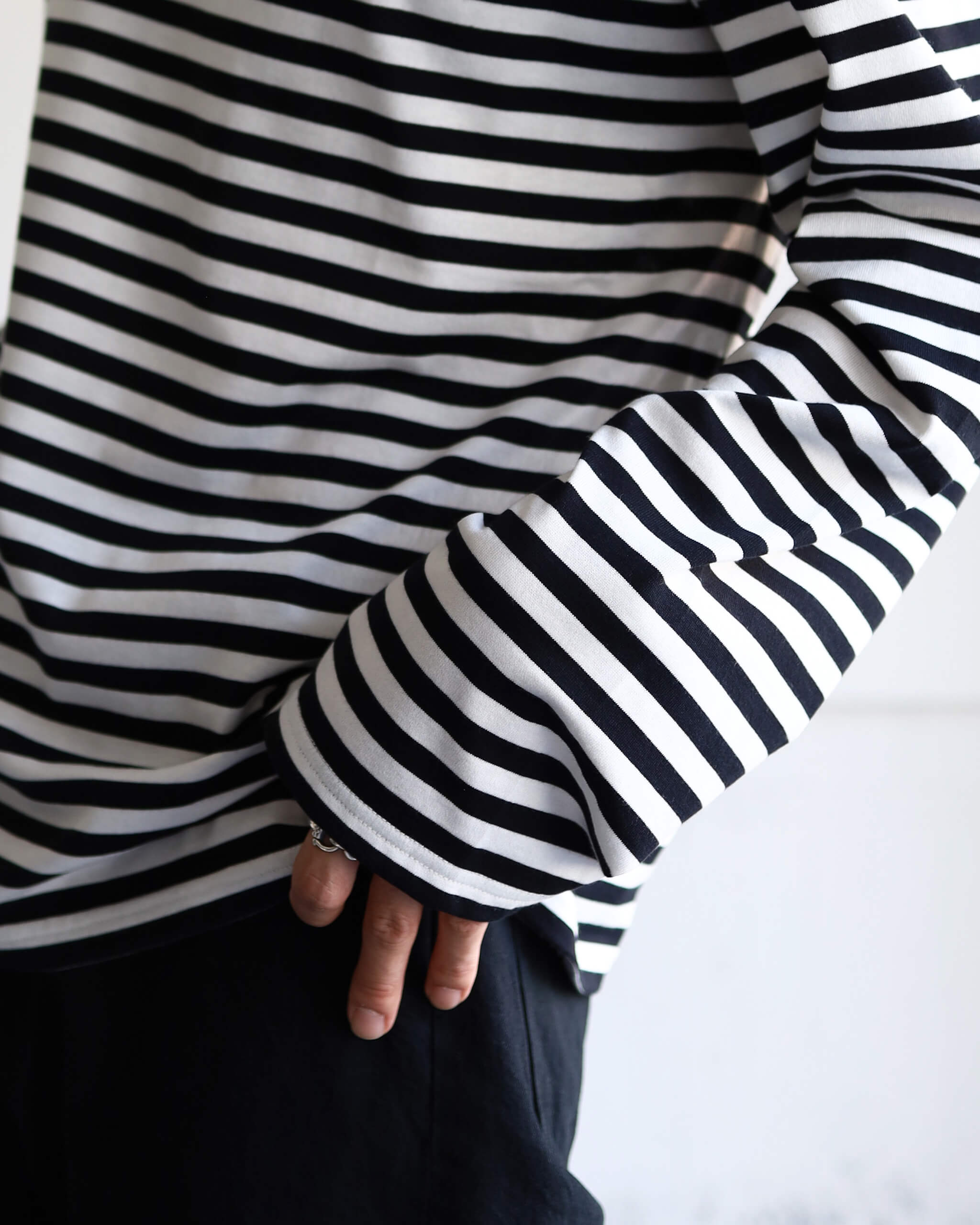 REVERBERATE BORDER LONG T SHIRT 