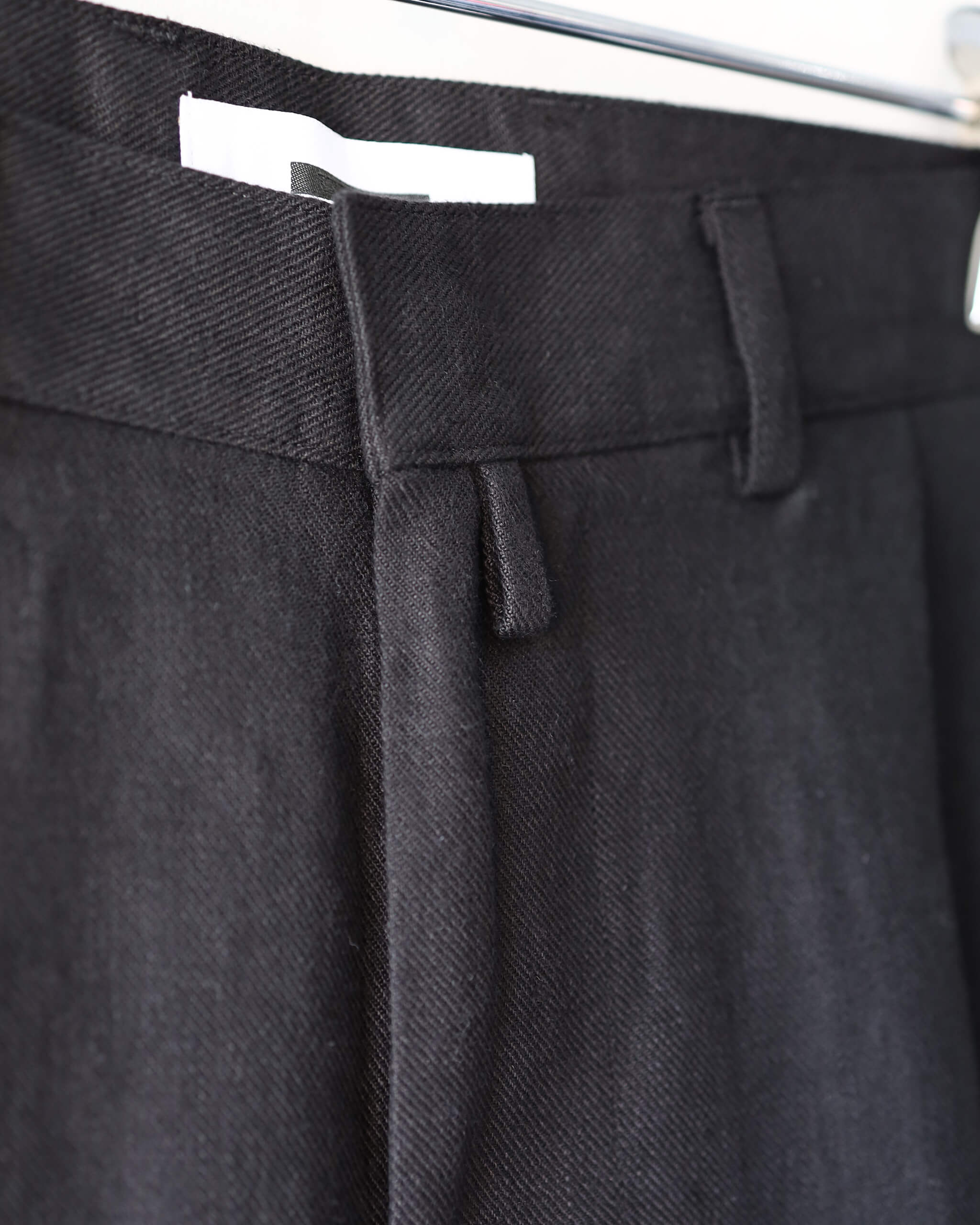 REVERBERATE TACKED SHORTS 