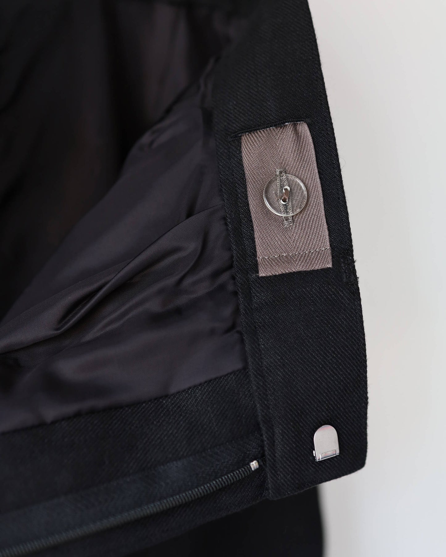 TACKED SHORTS "BLACK"