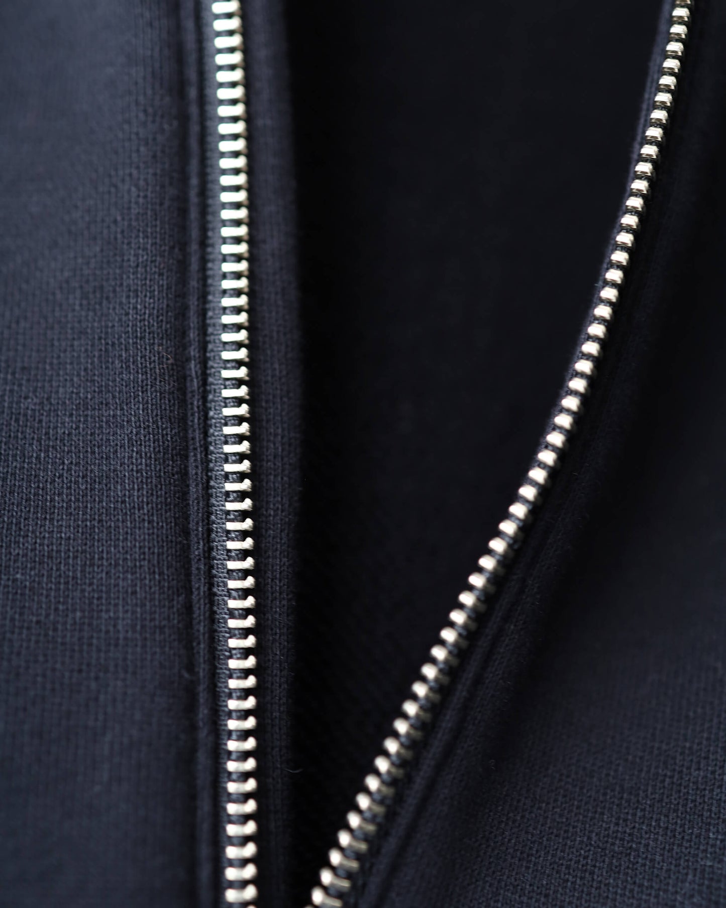 HALF ZIP HOODY "BLACK"