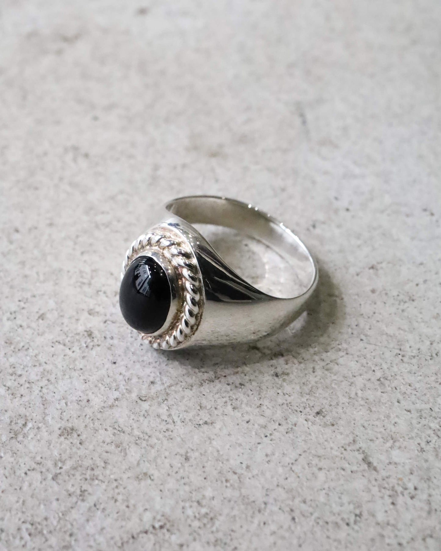 Oval signet ring "Black onyx" [R-034ST]